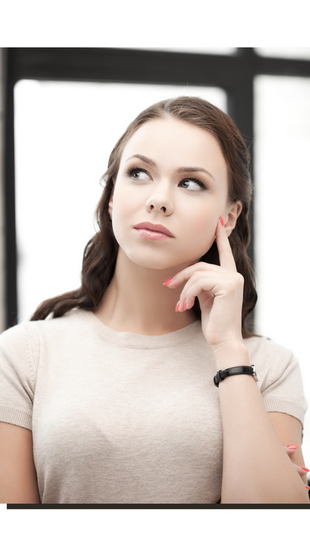 Riflessione e Benessere: Pensare al Proprio Equilibrio<br /><br /> Immagine di una donna che riflette, con un'espressione pensierosa, che invita a considerare il benessere e la cura della propria salute fisica e mentale.