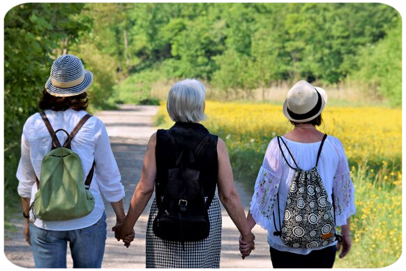Passeggiate all'Aperto: Benessere e benessere per tutte le età Passeggiate nella Natura: Benessere